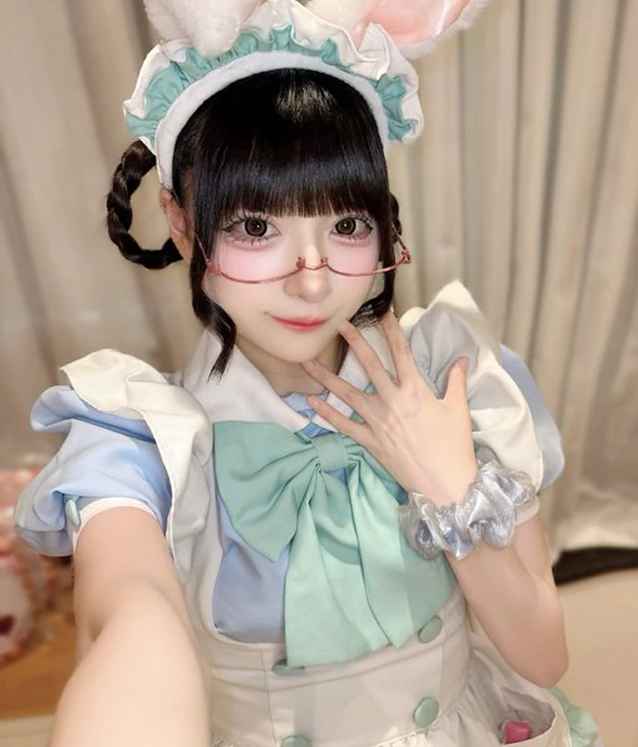 Hot girl hầu gái Nhật Bản gây sốt, chỉ trang điểm nửa mặt, ảnh so sánh hút gần 5 triệu lượt xem