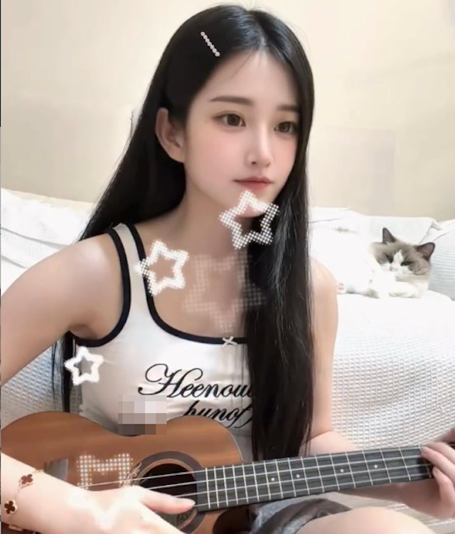 Hot girl nổi tiếng gây tranh cãi vì phong cách ăn mặc táo bạo, tiết lộ thói quen