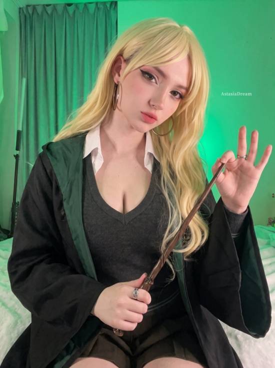 Màn cosplay Malfoy phiên bản nữ đẹp xuất sắc gây sốt cộng đồng mạng, nhan sắc của hot girl khiến fan Harry Potter mê mẩn