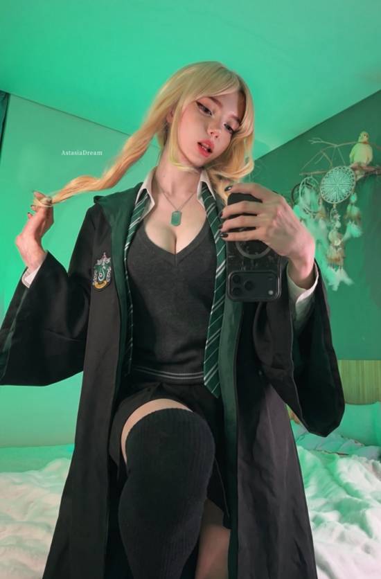 Màn cosplay Malfoy phiên bản nữ đẹp xuất sắc gây sốt cộng đồng mạng, nhan sắc của hot girl khiến fan Harry Potter mê mẩn