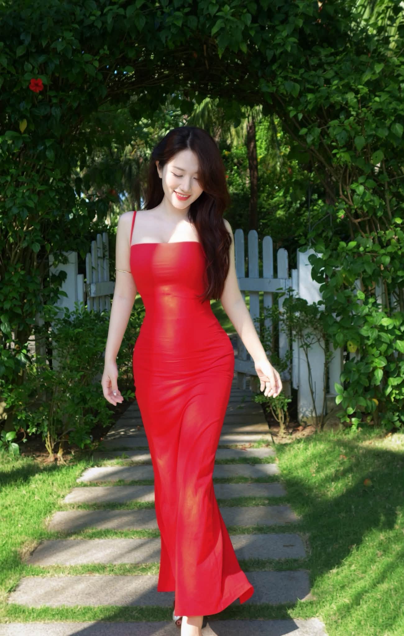 Linh Nắng ngày càng quyến rũ sau tin đồn hẹn hò với