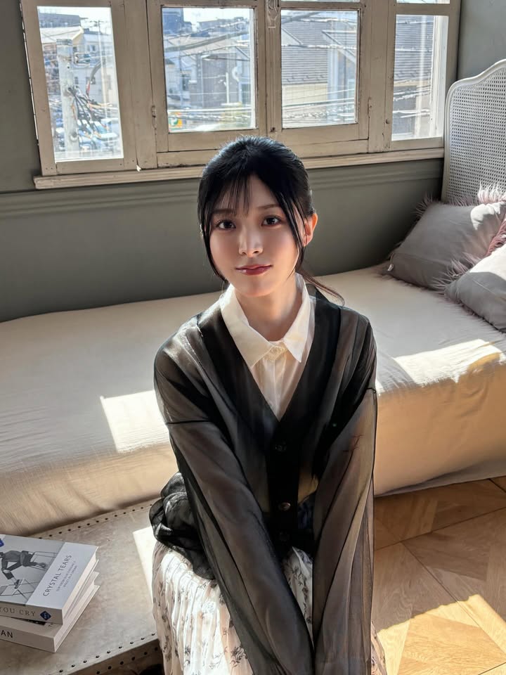 Hot girl tân binh bất ngờ gây chú ý, tổ chức hẳn triển lãm ảnh cá nhân gợi cảm, kỷ niệm một năm ra mắt