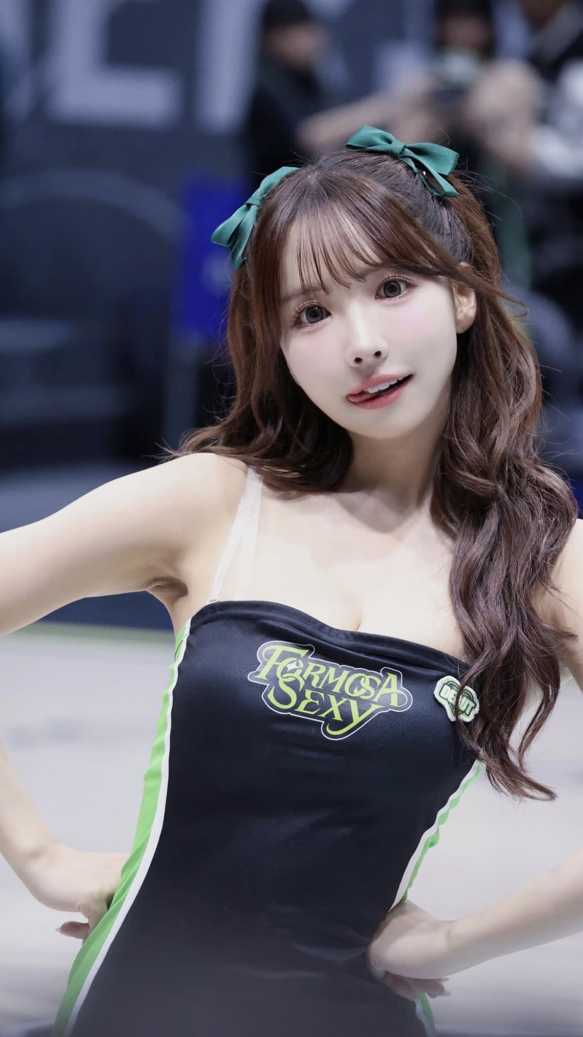 Gặp sự cố trang phục trong lúc lên sóng, Yua Mikami đáp trả thản nhiên, khẳng định không mấy bận tâm