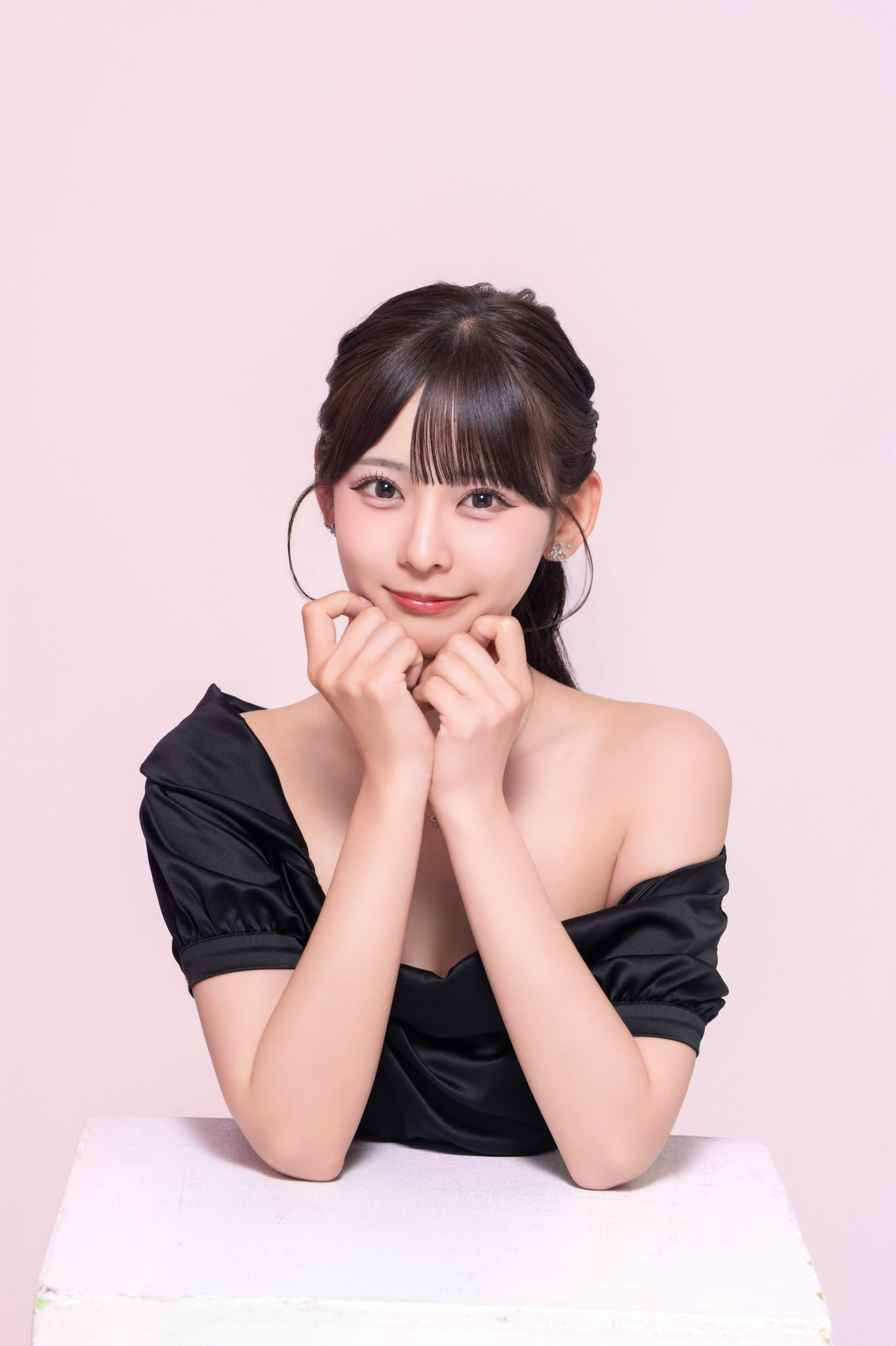 Hot girl Nhật Bản vướng bê bối lộ ảnh riêng tư, nghẹn ngào tiết lộ sự thật, thừa nhận