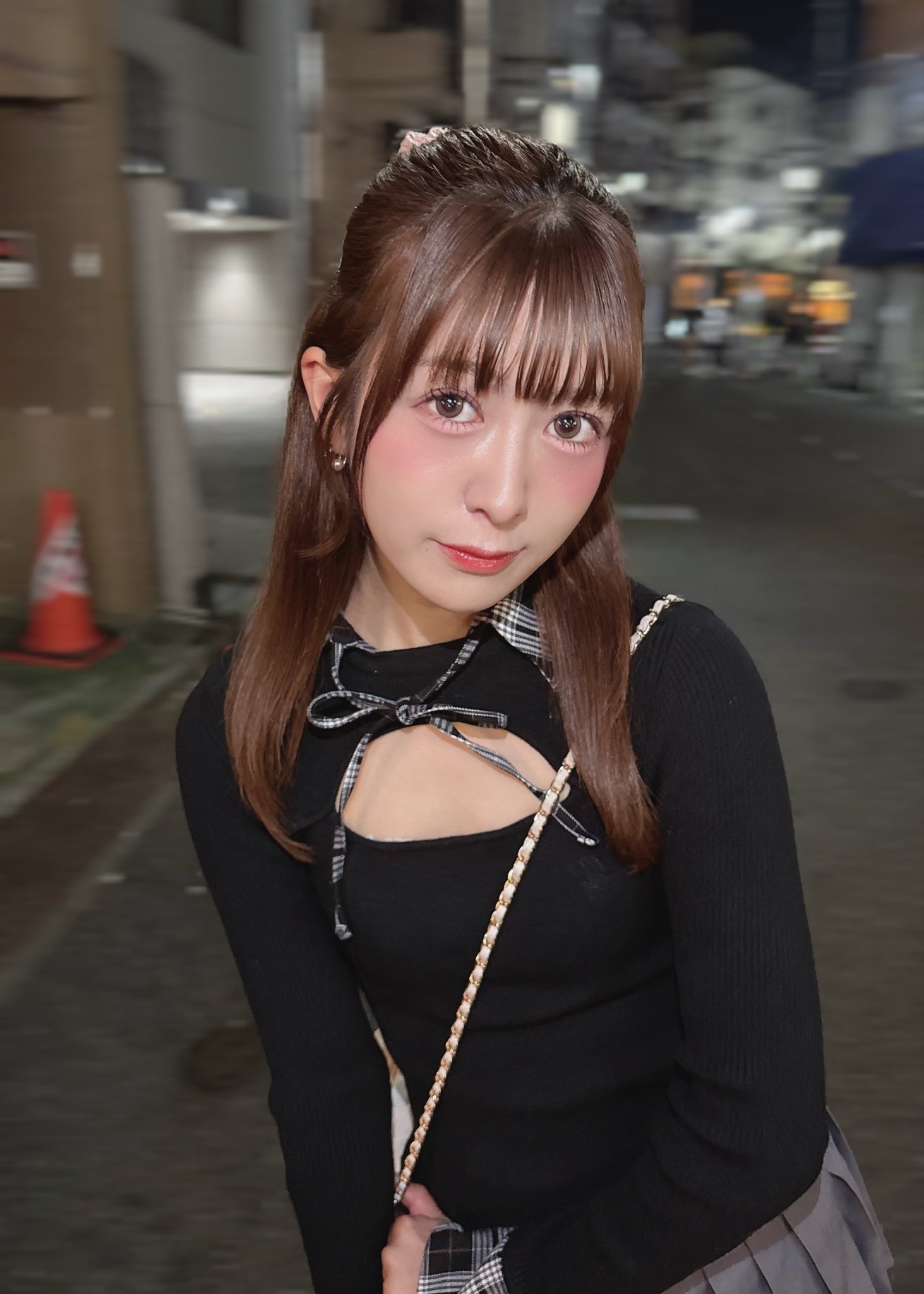 Đang biểu diễn, hot girl Nhật bất ngờ gặp sự cố, chỉ một khoảnh khắc đã nổi tiếng ngỡ ngàng, gần 6 triệu lượt xem