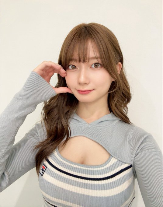 Nổi tiếng chỉ sau Yua Mikami, hot girl xinh đẹp thu hút với độ viral, tung ra thẻ sưu tầm của bản thân, được đấu giá tới gần 600 triệu