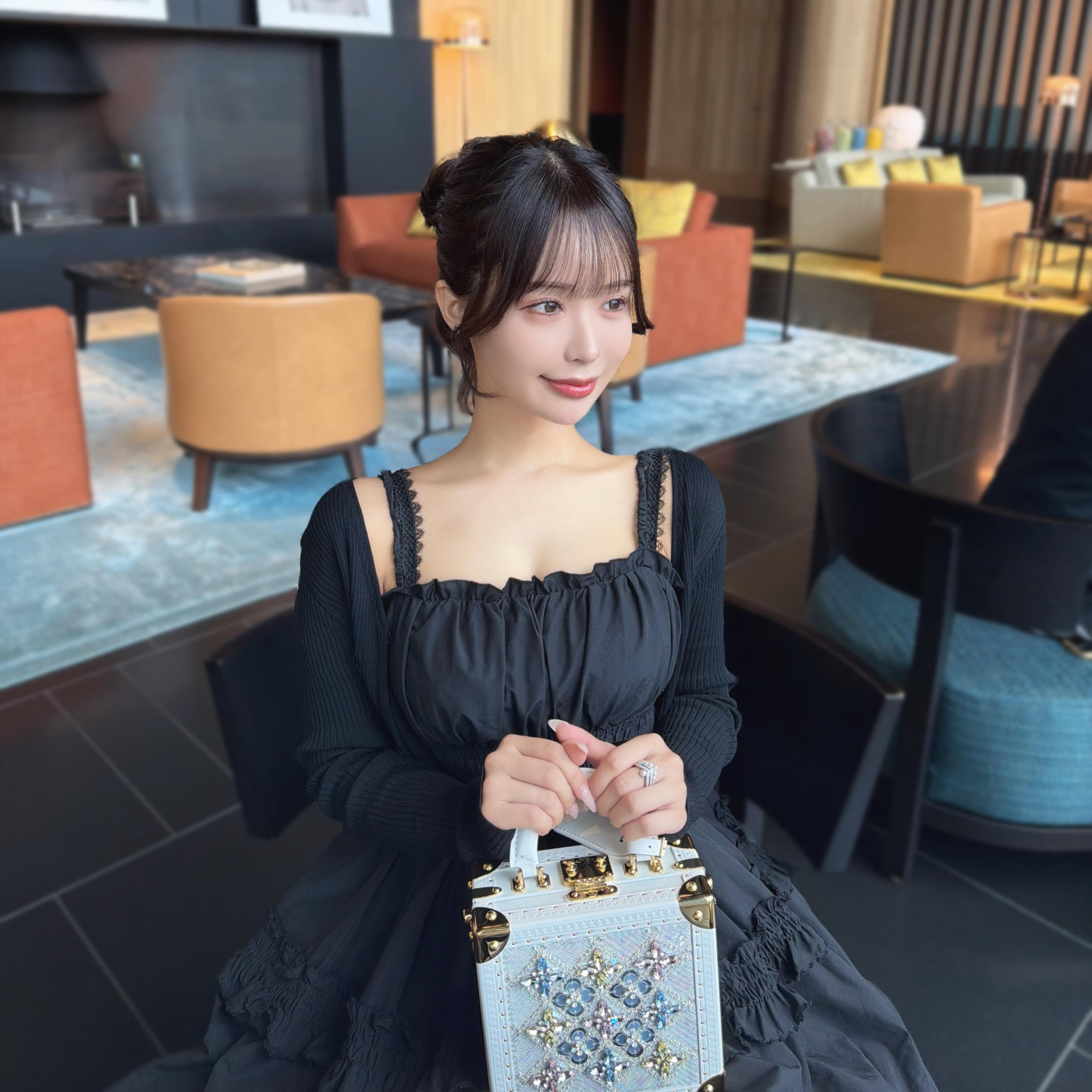 Nổi tiếng nhờ gợi cảm, hot girl Nhật Bản bất ngờ khoe bộ sưu tập hiếm có khó tìm, trị giá hơn 150 triệu đồng