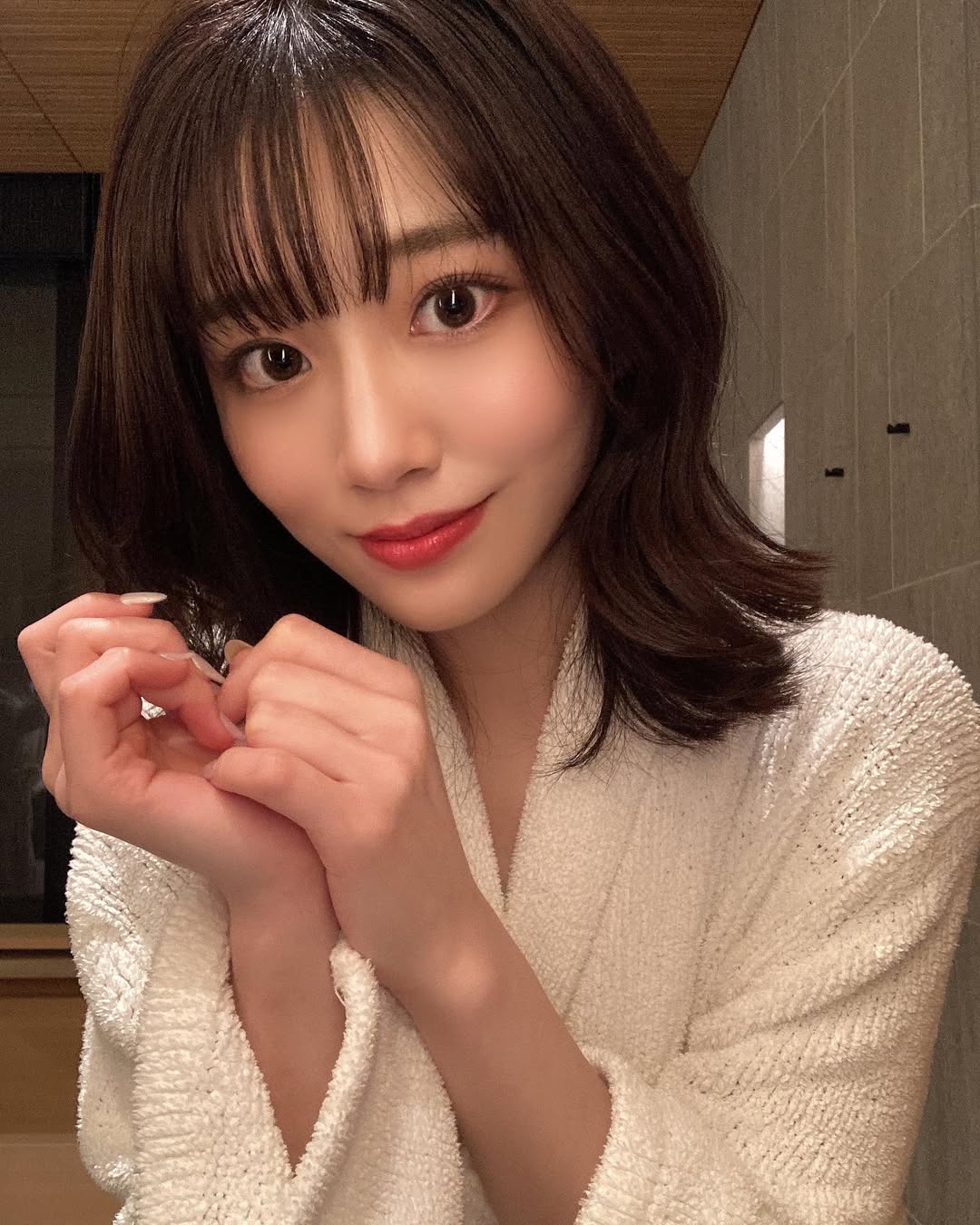 Hot girl nổi tiếng khoe ảnh thời thơ ấu, fan trầm trồ khen xinh từ bé, khẳng định đúng là