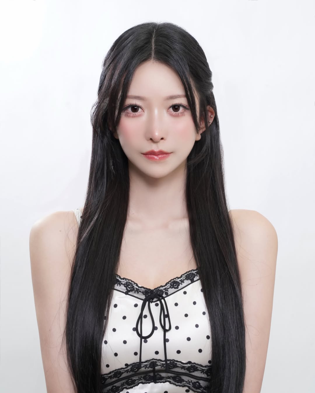 Khoe ảnh cosplay Hunter x Hunter, hot girl gợi cảm hút hơn 7,2 triệu lượt xem, chính chủ cũng phải bất ngờ vì độ nổi tiếng