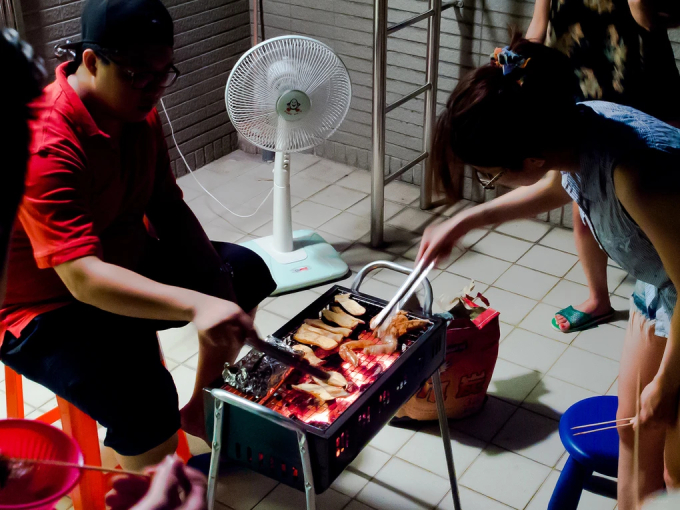 Trong vài thập kỷ trở lại đây, thịt nướng BBQ và thưởng thức dưới ánh trăng sáng đã trở thành một thói quen trong dịp Tết Trung thu ở Đài Loan