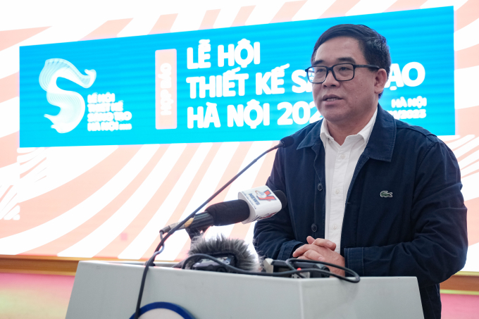 Giám đốc Sở Văn hóa Thể thao Hà Nội phát biểu tại họp báo.