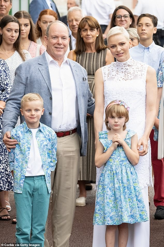 Gia đình Thân vương Albert và Vương phi Charlene Wittstock cùng 2 con sinh đôi đã tham dự Chuyến dã ngoại truyền thống của Monaco ở Le Parc Princess Antoinette (ảnh chụp năm 2022).