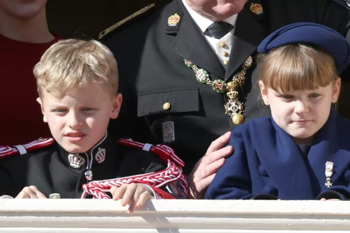 Cặp song sinh đáng yêu nhất của hoàng gia châu Âu đón sinh nhật lần thứ 9, khiến người hâm mộ 