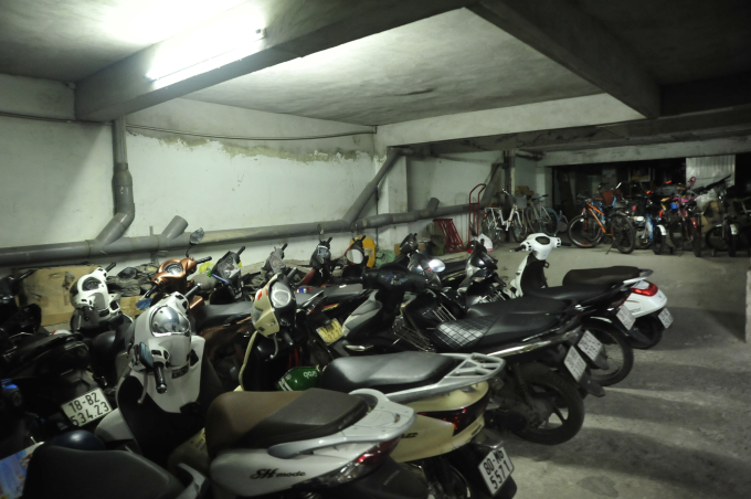 Hàng trăm chiếc xe máy, xe đạp điện trong tầng hầm