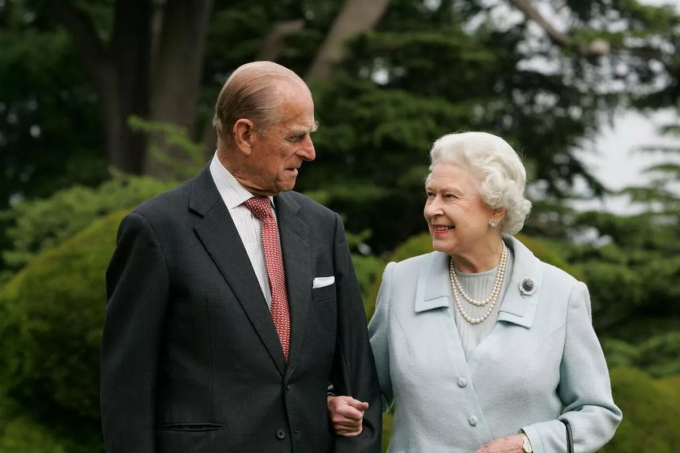 Cố Nữ vương Elizabeth II và Hoàng thân Phillip là người có ảnh hưởng lớn tới Thân vương William.