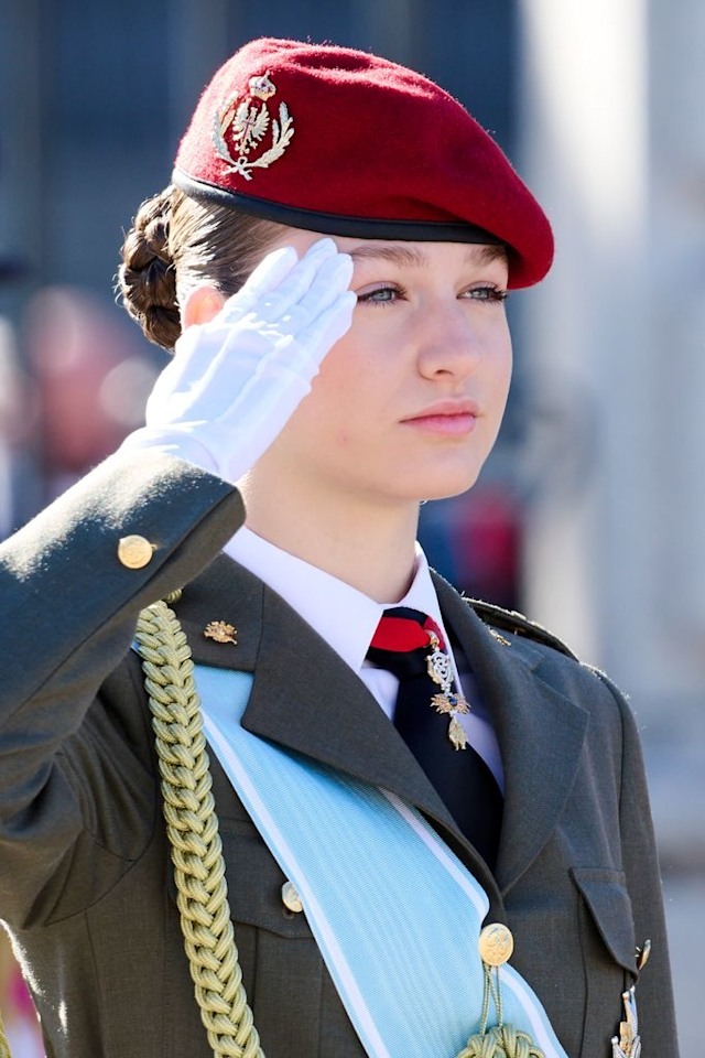 Nữ Thân vương Leonor của Tây Ban Nha lần đầu tiên tham dự lễ Pascua Militar.