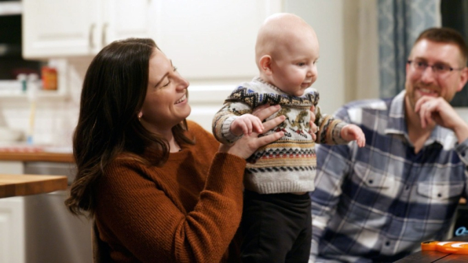 Rachael Gambino, Garrett Mazzeo và con trai Miles 9 tháng tuổi.