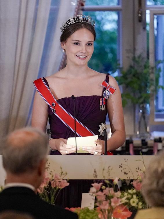 Ảnh Công chúa Ingrid Alexandra trong buổi dạ tiệc kỷ niệm sinh nhật lần thứ 18, được tổ chức vào tháng 6 năm 2022.
