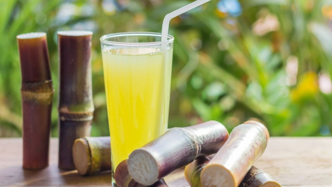Nước mía là thức uống phổ biến ở Việt Nam với mức giá cực rẻ.