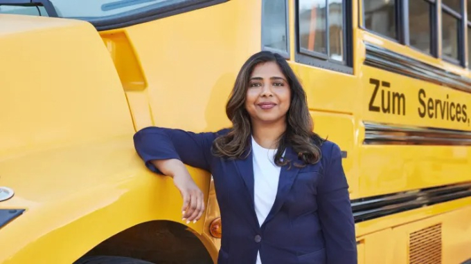 Bà mẹ 50 tuổi xây dựng công ty khởi nghiệp trị giá 32 nghìn tỷ VNĐ lấy cảm hứng từ những chiếc xe buýt trường học 