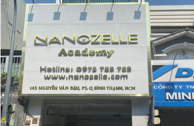 Cơ sở thực hiện khám, chữa bệnh và đào tạo dịch vụ thẩm mỹ không phép treo biển hiệu Nanozelle Academy. (Ảnh chụp tại thời điểm kiểm tra ngày 1/3/2024).