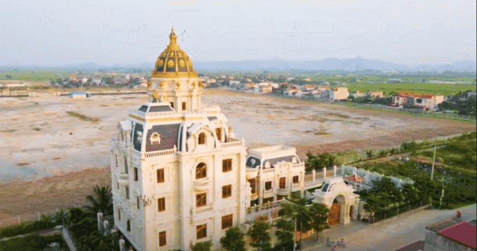 Không chỉ có Tràng An - Bái Đính, Ninh Bình còn là mảnh đất của những dinh thự bạc tỷ, 1 gia đình xây luôn 5 lâu đài liền kề!