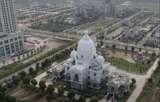 Những tòa lâu đài mà ngay khi còn đang trong quá trình thi công, dân tình đã thấy được sự xa hoa, vương giả của khu đất nghìn tỷ này.