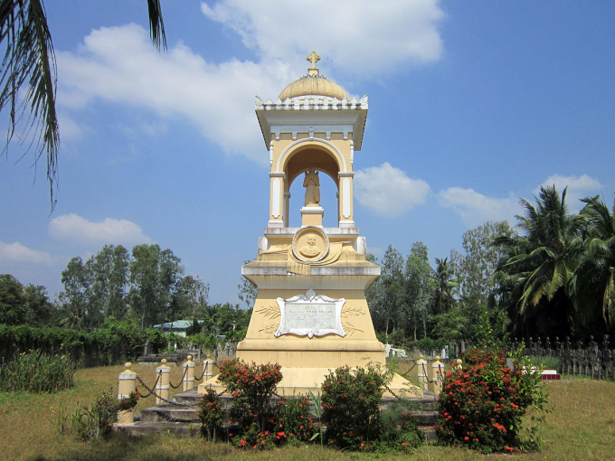   Mộ của Tổng đốc Trần Bá Lộc trong khu đất Thánh tại thị trấn Cái Bè, huyện Cái Bè, Tiền Giang. Ảnh: Bùi Thụy Đào Nguyên  