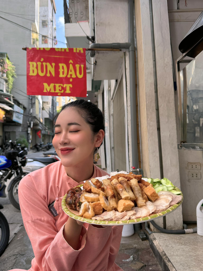 Nữ MC đám cưới Quang Hải: Từng đầu tư 400 triệu thi hoa hậu, giờ là TikToker review từ nhà hàng sang xịn đến gói xôi 5k 