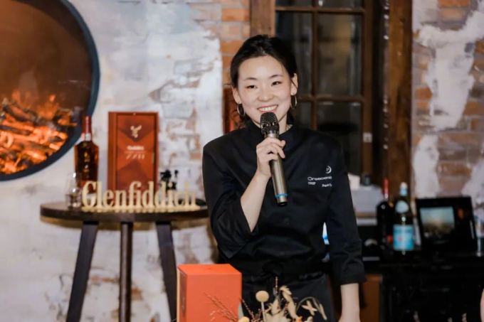 Mặc dù chưa từng có kinh nghiệm làm việc tại một nhà hàng Trung Quốc nhưng Thôi Địch đã được chủ một nhà hàng nổi tiếng ở Thượng Hải mời làm đầu bếp, ông đánh giá cao kinh nghiệm trước đây trong chương trình 
