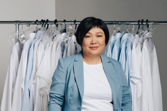 Bakalchuk thành lập nhà bán lẻ thương mại điện tử Wildberries - nhà bán lẻ trực tuyến lớn nhất của Nga, bán quần áo từ hơn 15.000 thương hiệu. Tài sản của cô trị giá hơn 1 tỷ đô la.