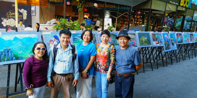 Tác giả Trần Cao Bảo Long và những người thân trong gia đình 