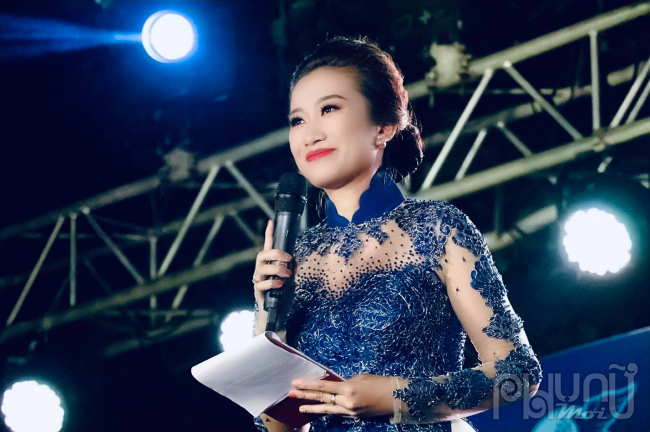 MC Đặng Thị Khánh Hòa, một MC khá quen thuộc từng xuất hiện trong các sự kiện ở Khánh Hòa và các chương trình thiện nguyện. Ảnh: Lý Võ Phú Hưng