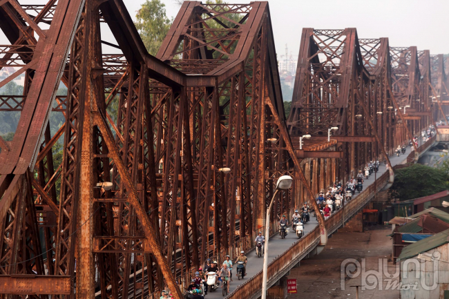  Cầu Long Biên - Cây cầu lịch sử đi cùng năm tháng. Ảnh: Lê Bích