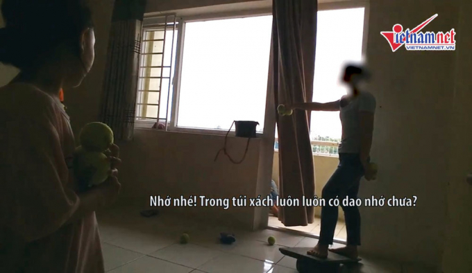 Hình ảnh trích trong video của Việt Nam net về một buổi tập của trẻ Tự kỷ tại Tâm Việt. Khi em không muốn tập, người phụ trách đã đe dọa: