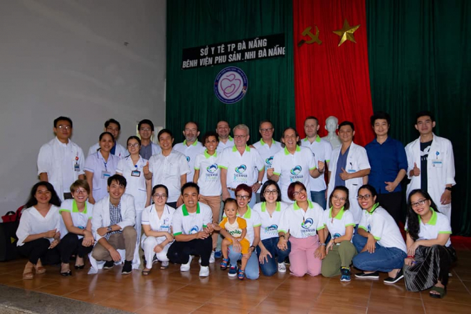 Team TN&F cùng các bác sỹ Phụ sản Nhi Đà Nẵng, nơi được coi như 