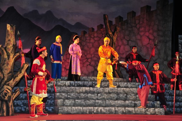   Vở chèo “Người con của Vạn Thắng Vương” của nhà văn Nguyễn Toàn Thắng trên sân khấu  