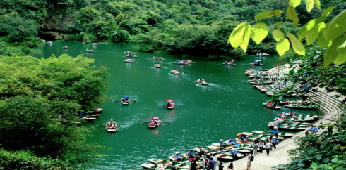 Lựa chọn mô hình du lịch sinh thái, khám phá thiên nhiên kết hợp với giá trị lịch sử đã tạo nên một Tràng An xanh, hấp dẫn đầy tiềm năng giữa đất trời Việt Nam.