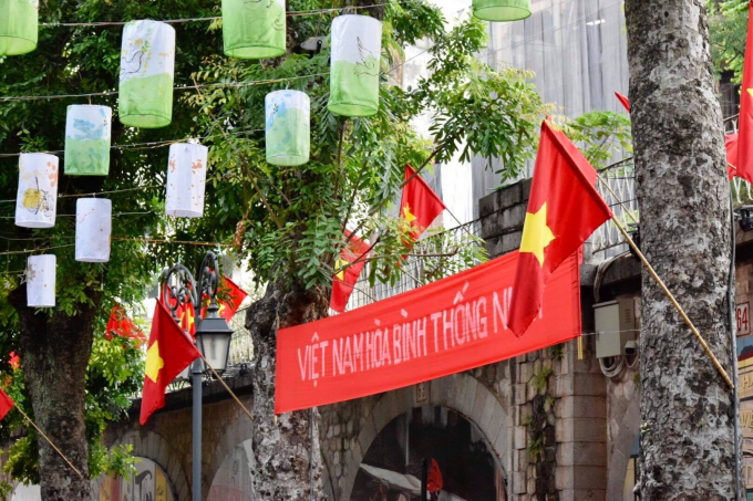65 năm trước, hàng vạn người dân Hà Nội vỡ òa trong niềm vui đón đoàn quân chiến thắng trở về, giải phóng Thủ đô