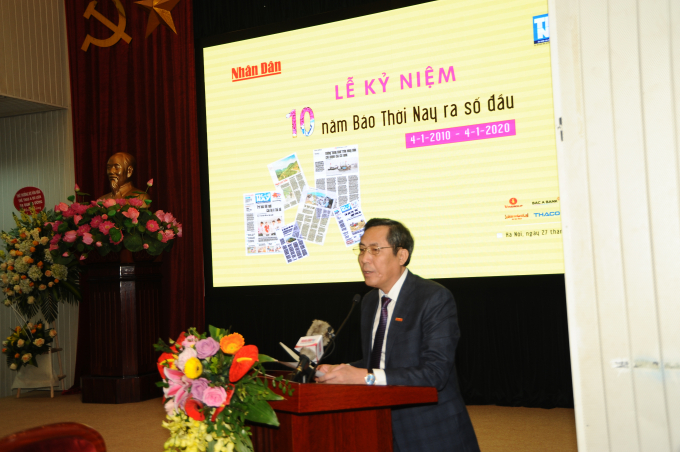   Đồng chí Thuận Hữu, Ủy viên Trung ương Đảng, Tổng Biên tập Báo Nhân Dân, Phó trưởng Ban Tuyên giáo Trung ương, Chủ tịch Hội Nhà báo Việt Nam phát biểu tại buổi lễ  
