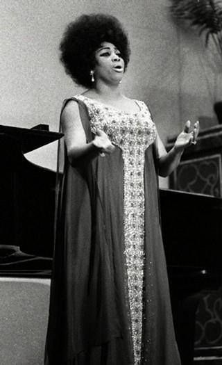 Ca sĩ Opera da màu Leontyne Price từng nhận đến 19 giải Grammy