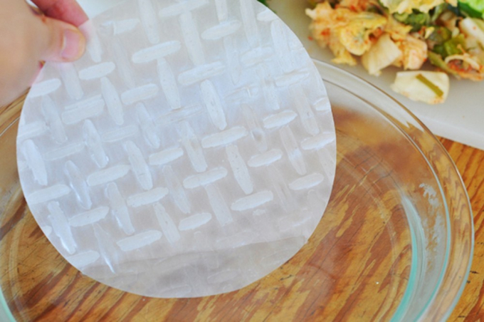 Món ăn ngon, đơn giản mùa covid-19: Làm bánh cuốn từ bánh tráng