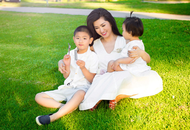 Ca sỹ Nguyễn Hồng Nhung và các con
