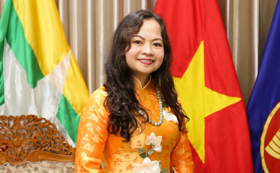 Đại sứ, TS Luận Thùy Dương-Chi hội Đối ngoại, Hội Nữ trí thức Việt Nam