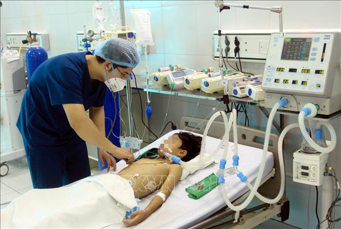 Điều trị hậu COVID-19 cho trẻ em tại Bệnh viện Nhi Thái Bình. Ảnh: Thế Duyệt/TTXVN