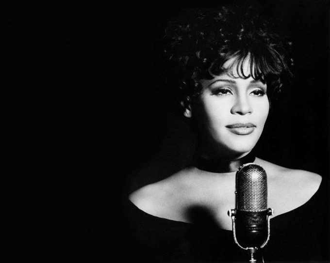 Whitney Houston: Từ cô bé hát Gospel trở thành diva nhạc Pop với chất giọng đa thanh kì lạ
