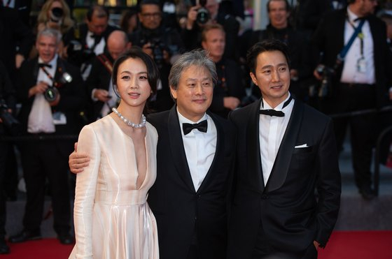 Park Chan Wook, Thang Duy và Park Hae Il tại Cannes 2022