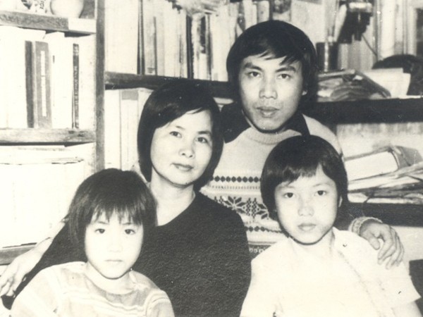 Nhà thơ Xuân Quỳnh, nhà thơ Lưu Quang vũ và các con.