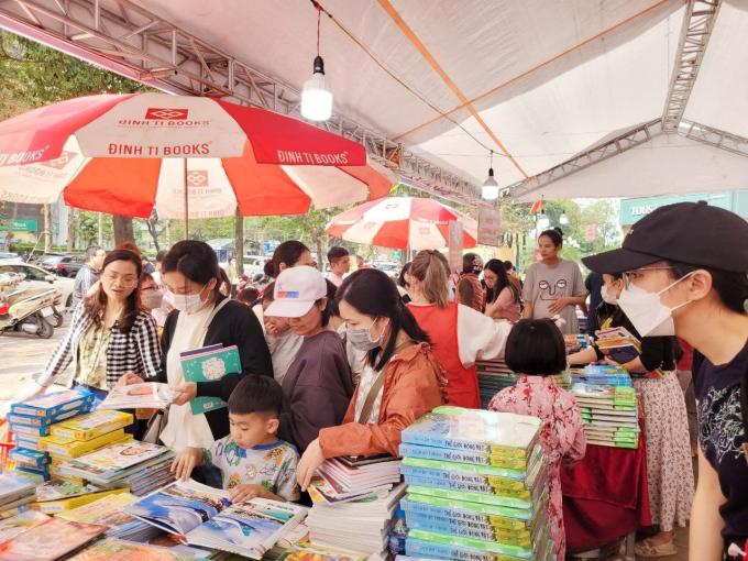 Thông điệp Ngày sách và văn hóa đọc Việt Nam năm nay: “Sách: Nhận thức - Đổi mới - Sáng tạo”; “Sách cho tôi, cho bạn”