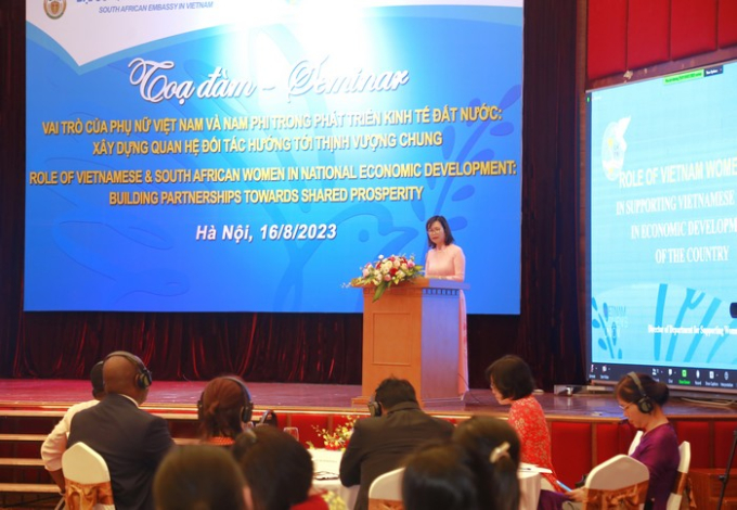 Bà Phạm Thị Hương Giang, Trưởng ban Hỗ trợ phụ nữ phát triển kinh tế, TW Hội LHPN Việt Nam thông tin về một số kết quả nổi bật trong nâng cao quyền năng kinh tế cho phụ nữ Việt Nam giai đoạn 2017-2022